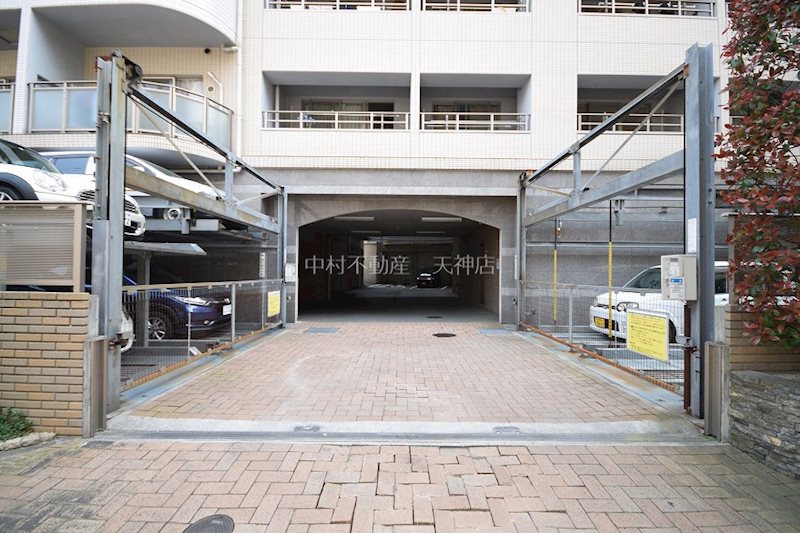 サヴォイテンジンクォーター 駐車場