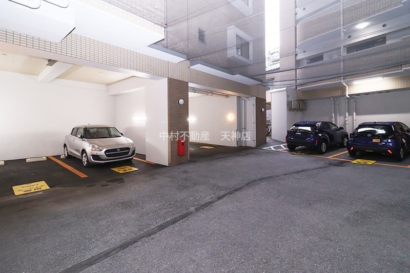 サヴォイテンジンクォーター 駐車場
