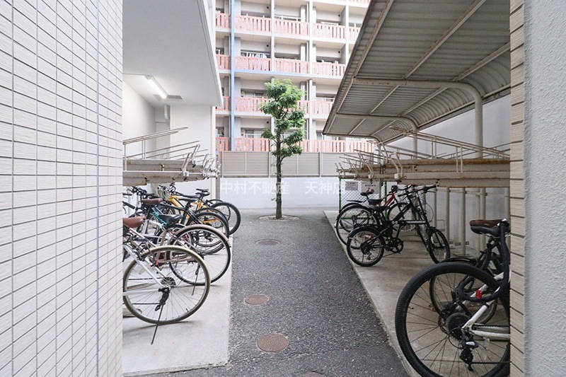 サヴォイテンジンクォーター 駐車場