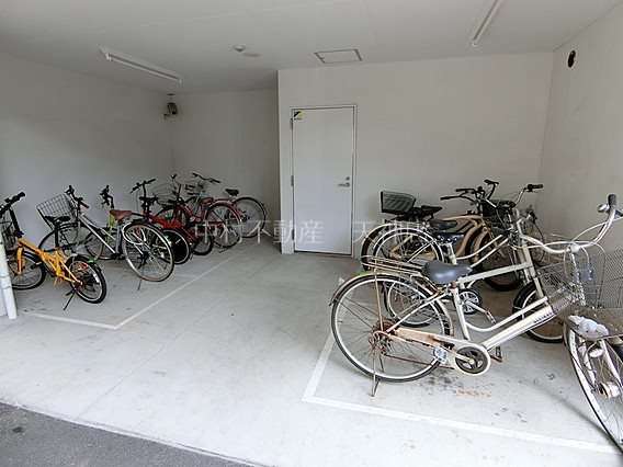 ラファセフェリーズ 駐車場