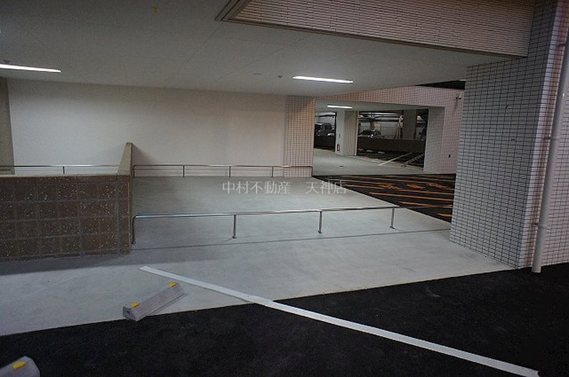 エンクレスト大手門Ⅲ 駐車場