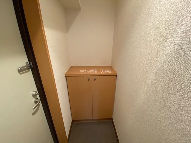 コンソラーテ薬院 玄関