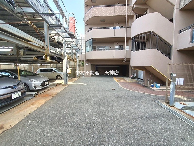 アメックス西新セレスト 駐車場