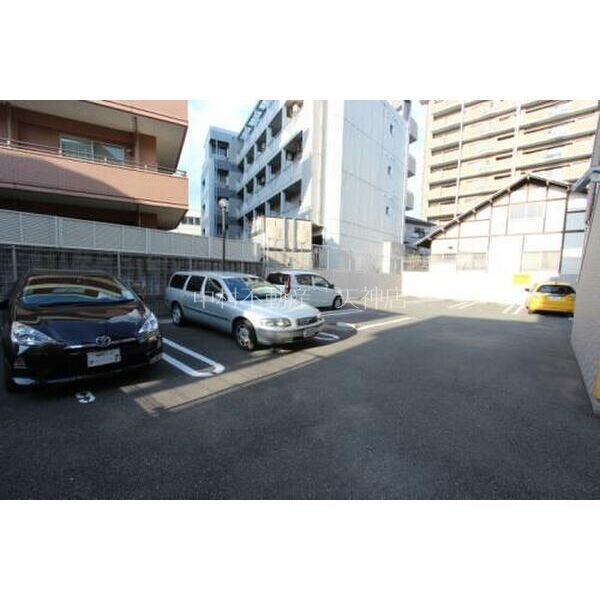 クレストf室見 駐車場