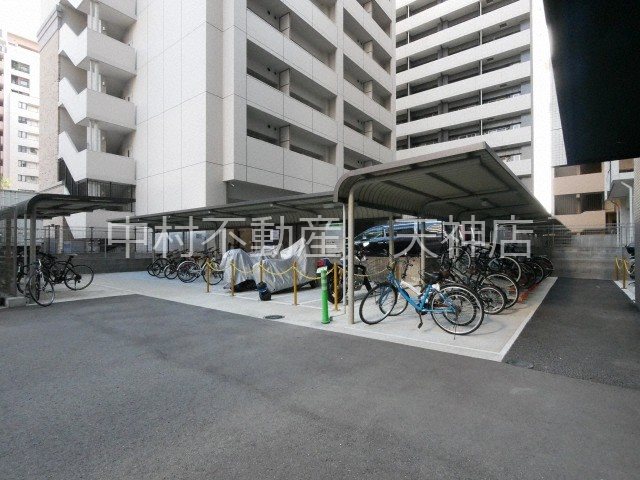 エンクレストベイ天神EAST 駐車場