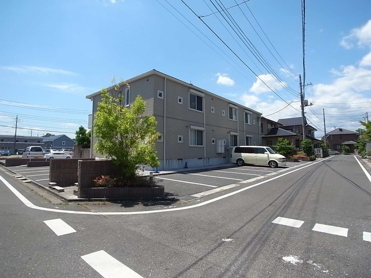 アヴニール彩 駐車場