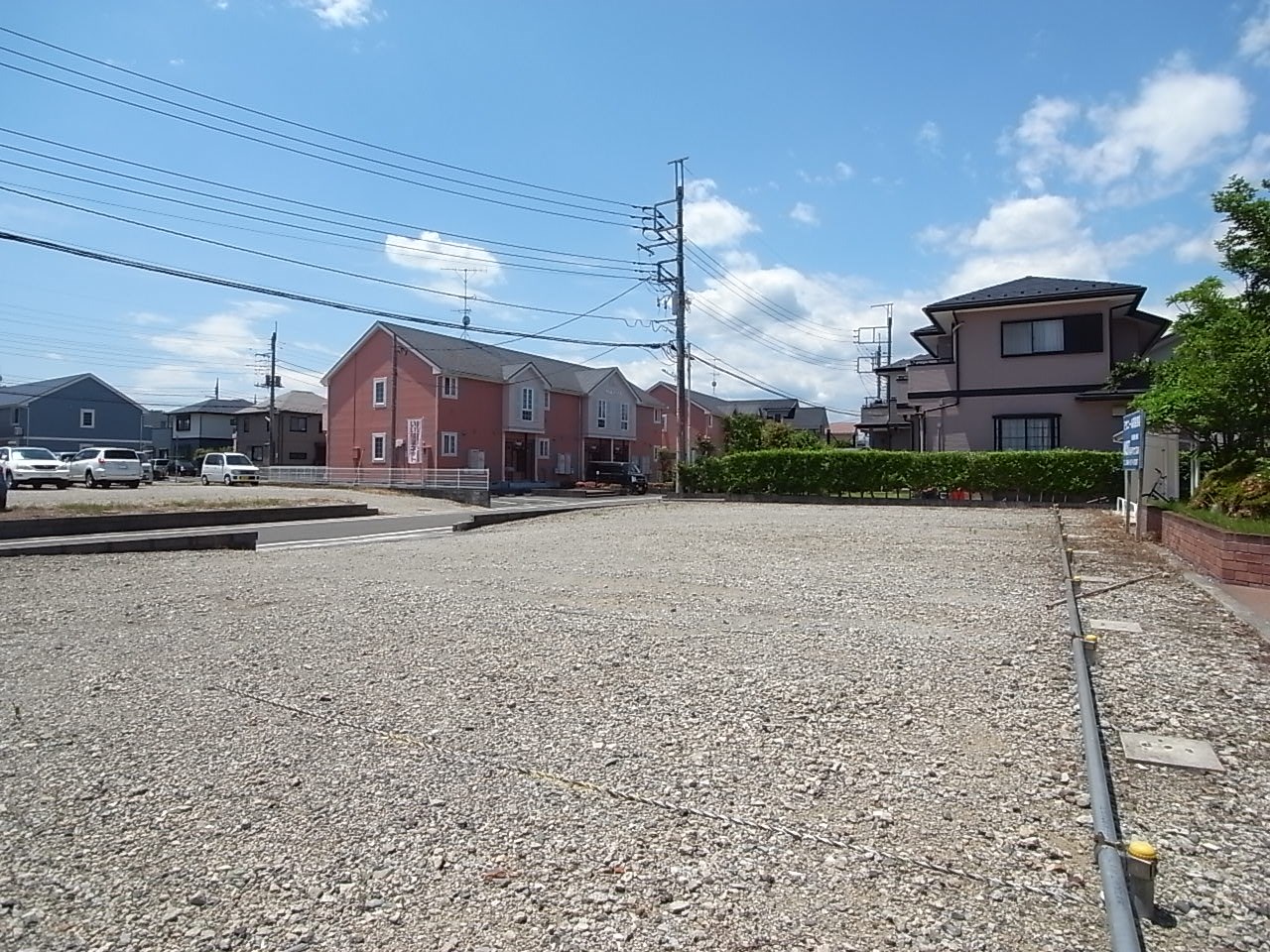 アヴニール彩 駐車場