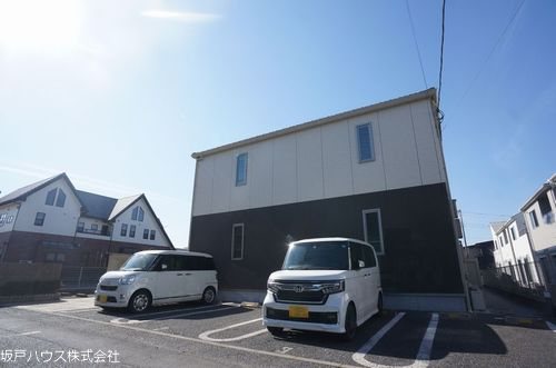 レユシールC 駐車場