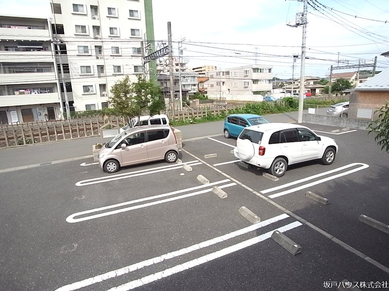 フォルトゥーナ若葉 駐車場