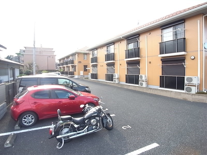 プランドゥール壱番館 駐車場