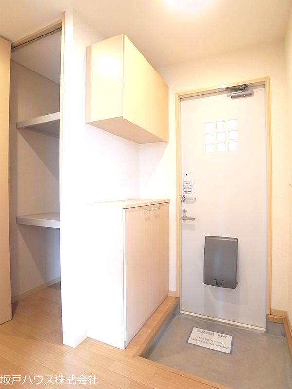 ラフィネB 玄関