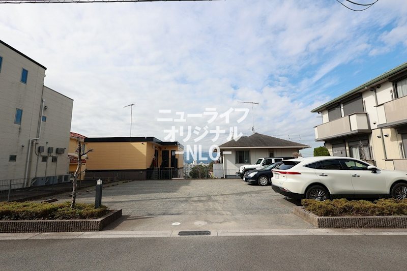 ドミールエビナ参番館 駐車場