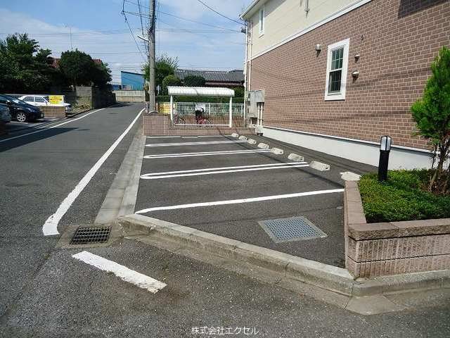 ブリリアントM 駐車場