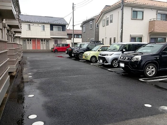 ウィスタリアガーデン 駐車場