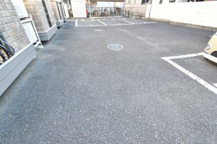 エトワール多摩平 駐車場