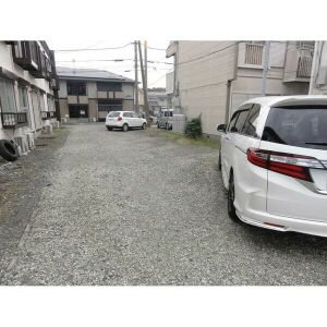 エステートピア原４ 駐車場