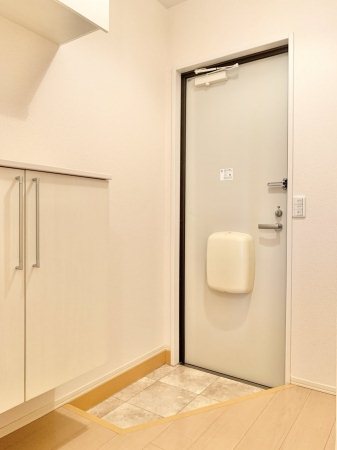セカンドビラ 玄関