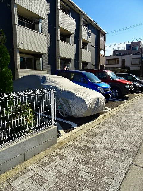 フォンテーヌカルム 駐車場