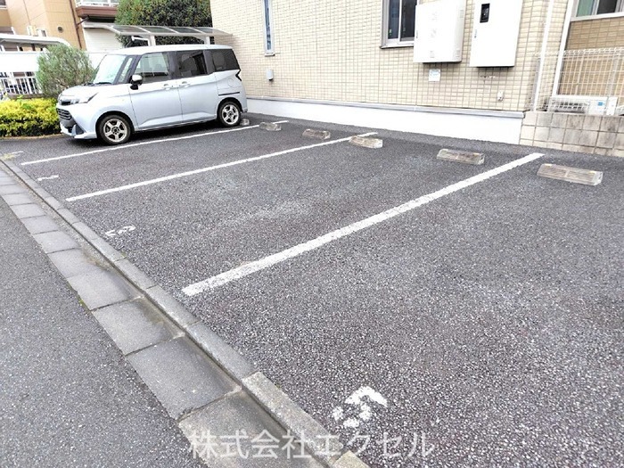 グランシャリオ万願寺 駐車場