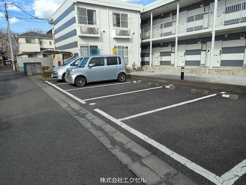レオパレススワホーム 駐車場