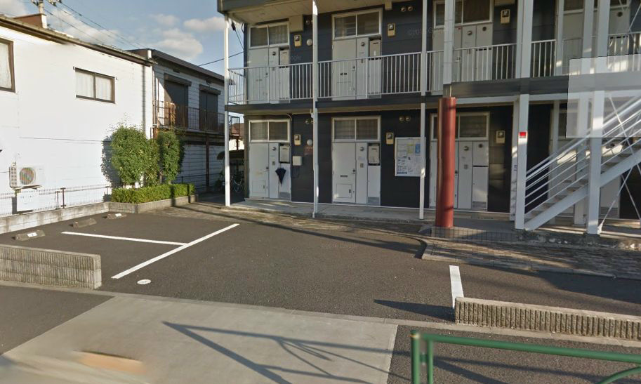 レオパレスHSIRIVER 駐車場