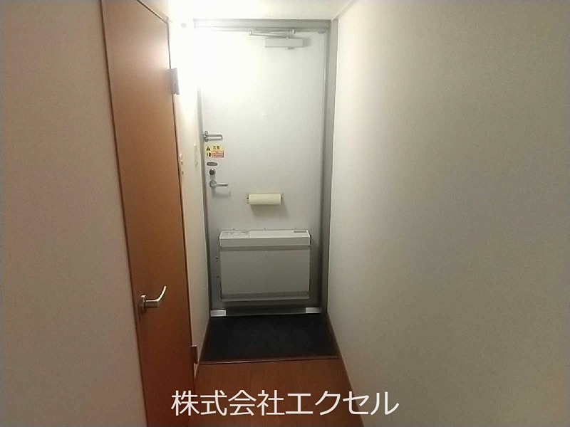 レオパレスHSIRIVER 玄関