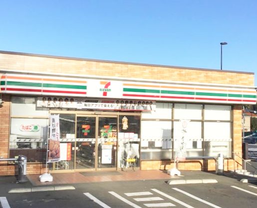 レオパレスHSIRIVER コンビニ