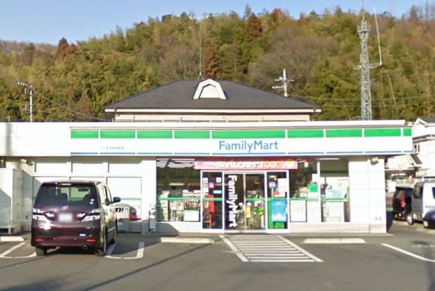 レオパレスHSIRIVER コンビニ