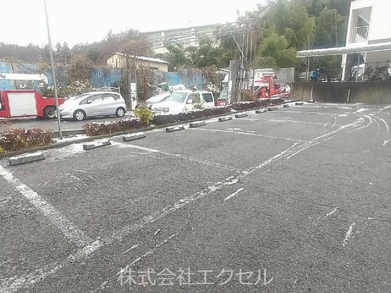 レオパレスTAKIYAMA 駐車場