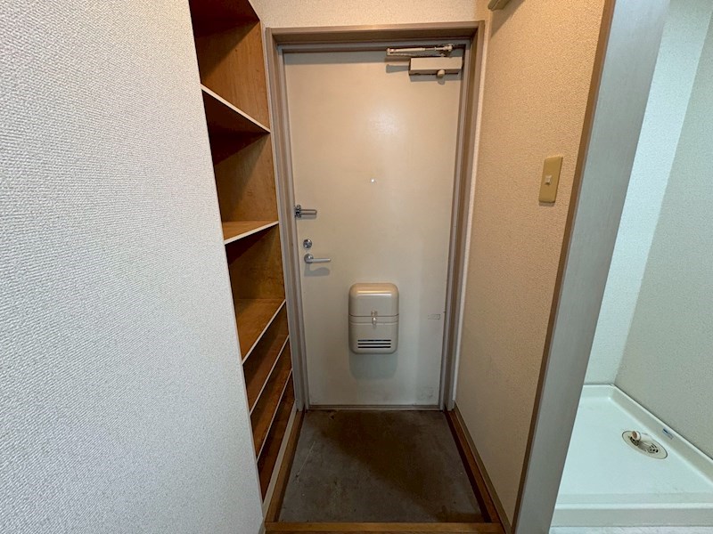 メゾン・アベイユSF 玄関