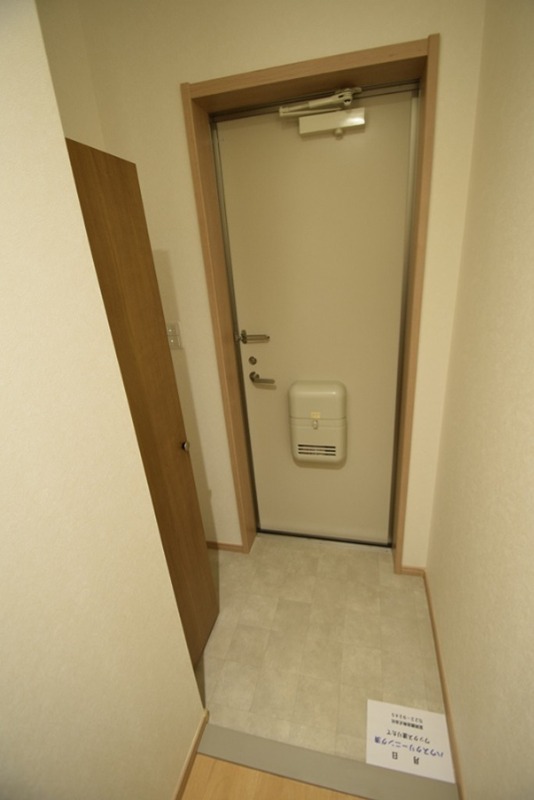 ヴィラージュつばさ 玄関
