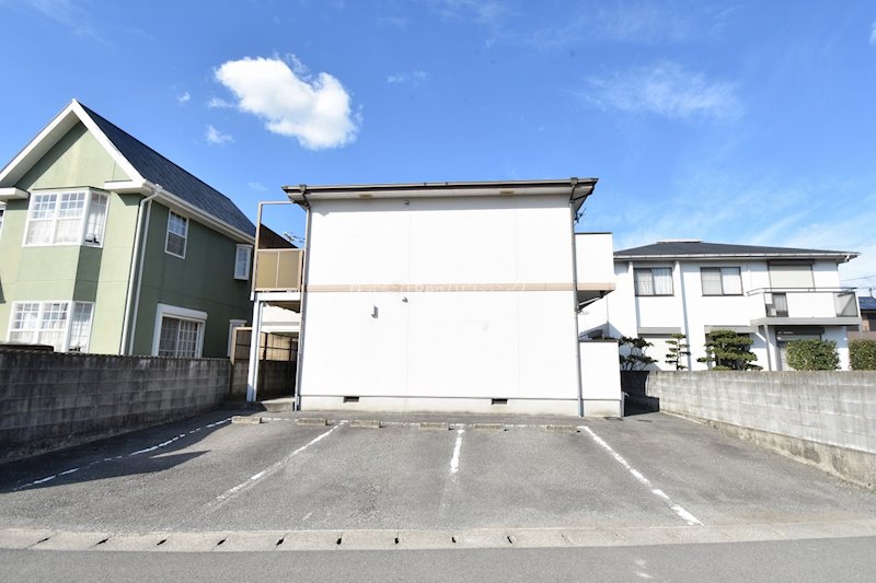 ハイツレーベ 駐車場