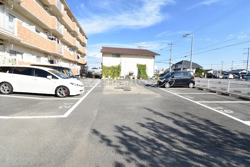 メナーハイツ藍 駐車場