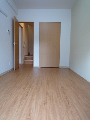 グリーンヒル北白川West ベッドルーム