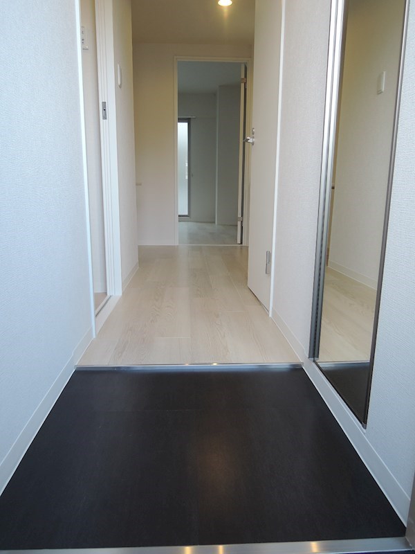 グランデ高野 玄関