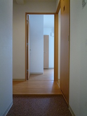 グリーンヒル北白川West 玄関