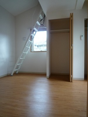 グリーンヒル北白川West ベッドルーム