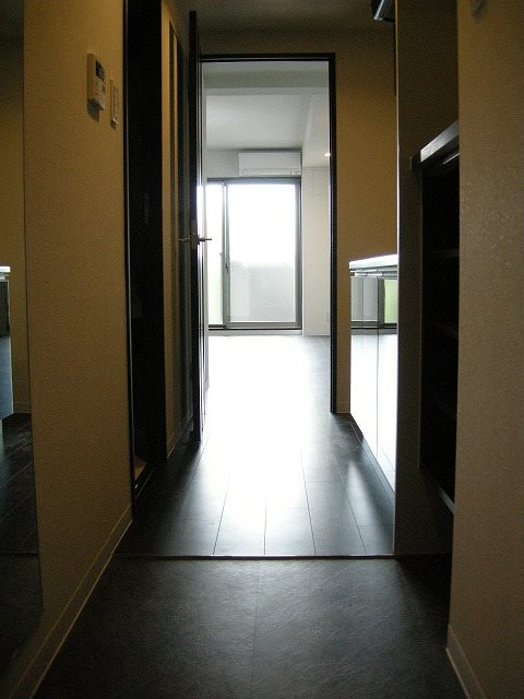 グランコスモ出町 玄関