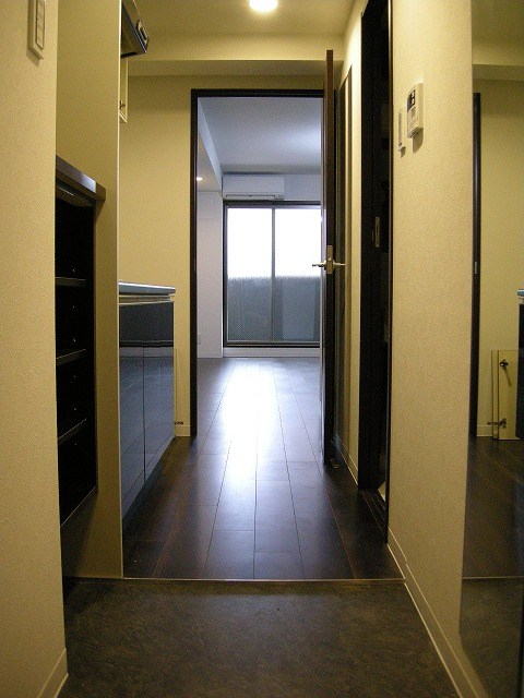 グランコスモ出町 玄関