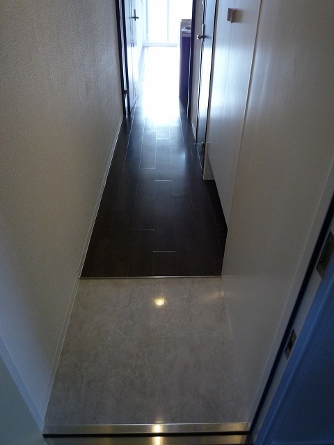 グランコスモ今出川 玄関