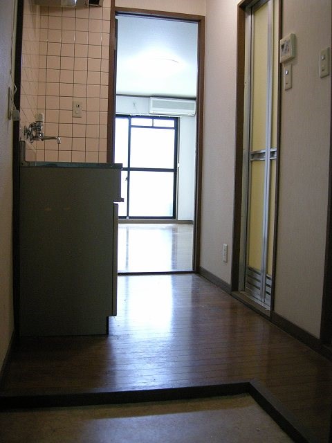 コスモハイツ河原町 玄関