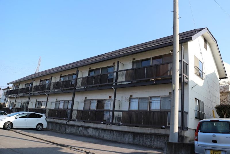 ハイツ鞍掛 外観