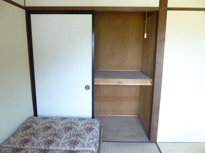 すみれアパート 収納