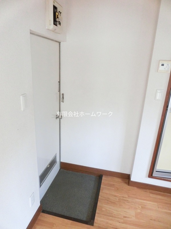 フラワーコーポ 玄関