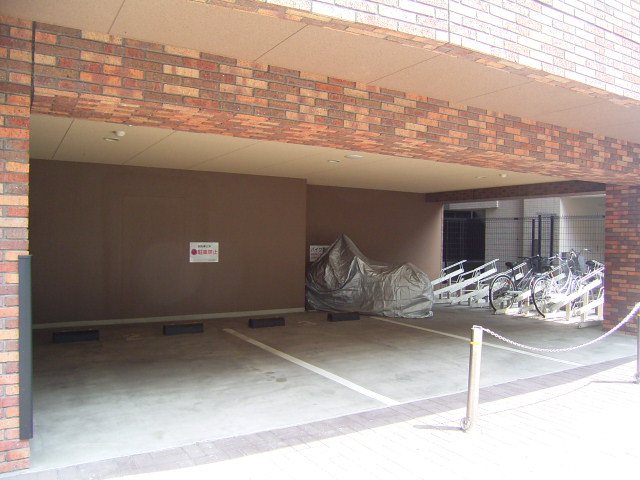 フェニックス大森町 駐車場