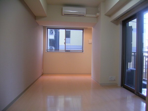フェニックス新横濱参番館 リビング