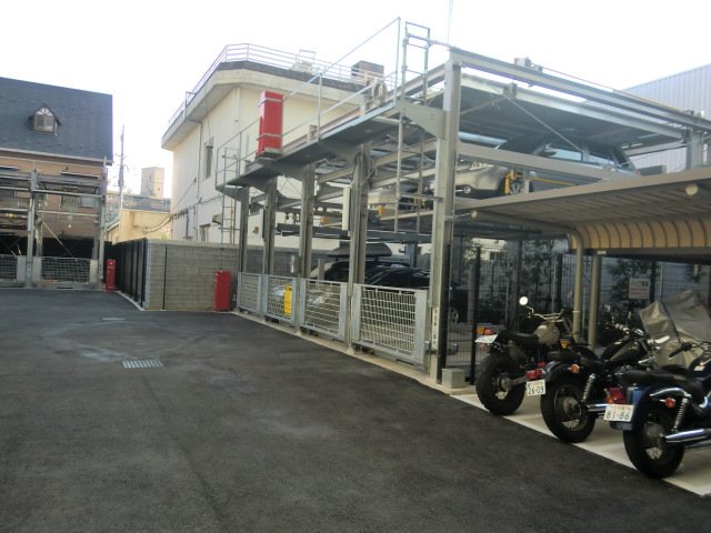 フェニックス川崎弐番館 駐車場