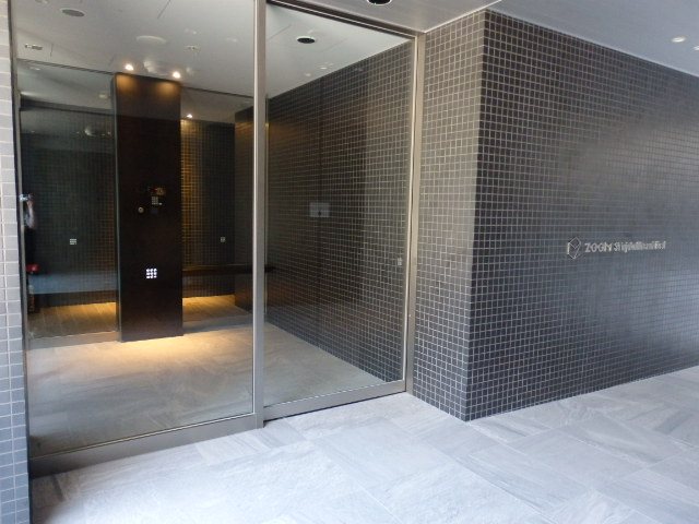 ZOOM新宿南First エントランス