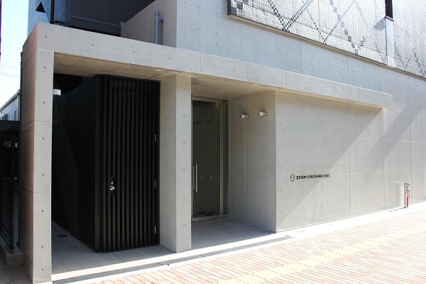 ZOOM横濱EAST エントランス