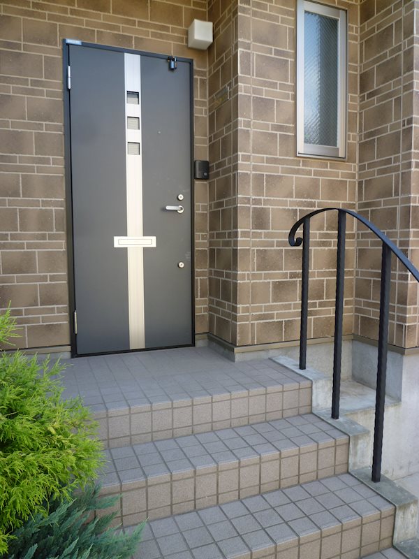 ヴィルヌーブ南棟 玄関